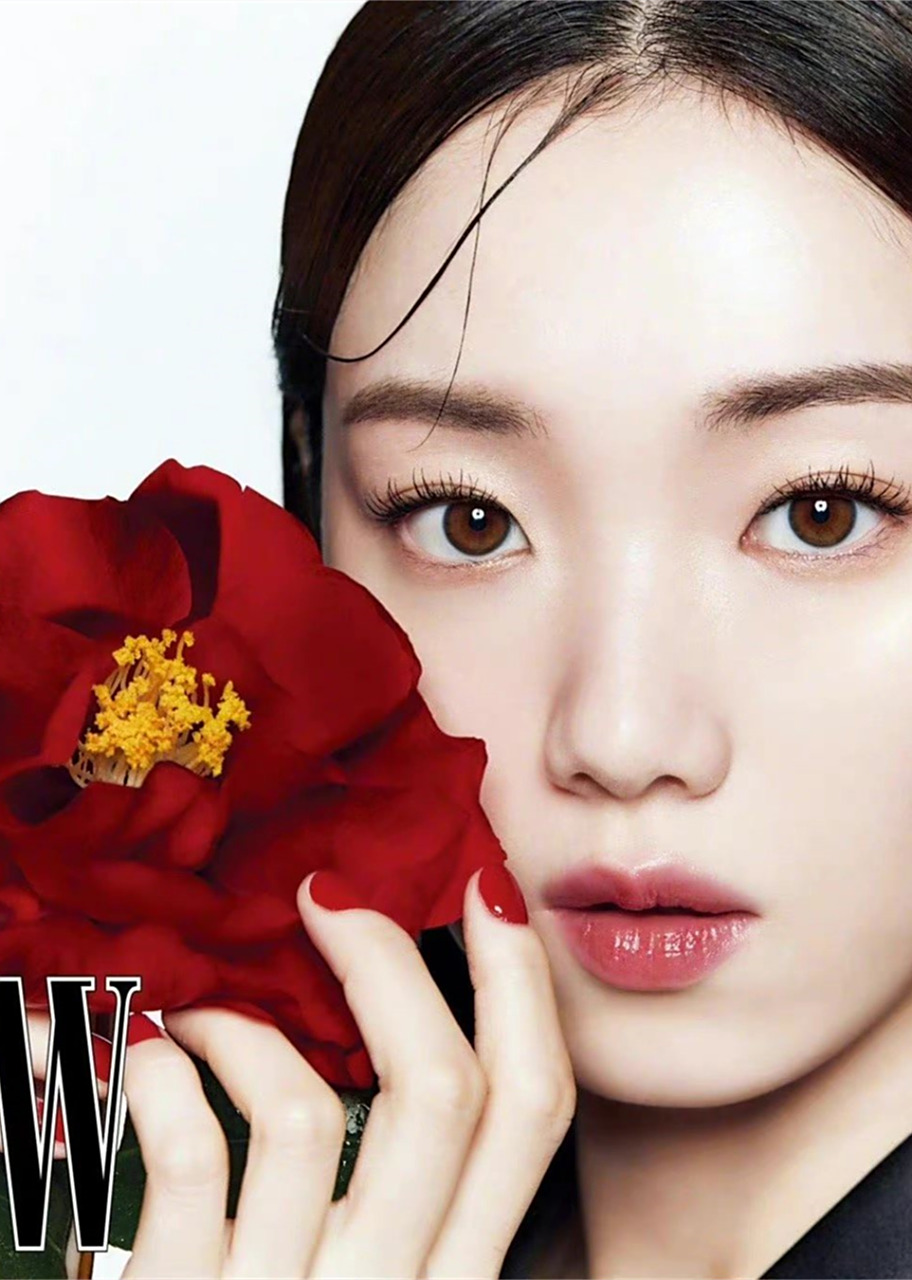 李圣经登w korea美妆画报,惊艳颜值再登新高峰!