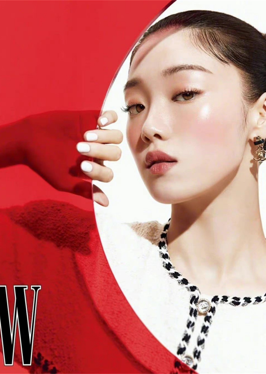 李圣经登w korea美妆画报,惊艳颜值再登新高峰!