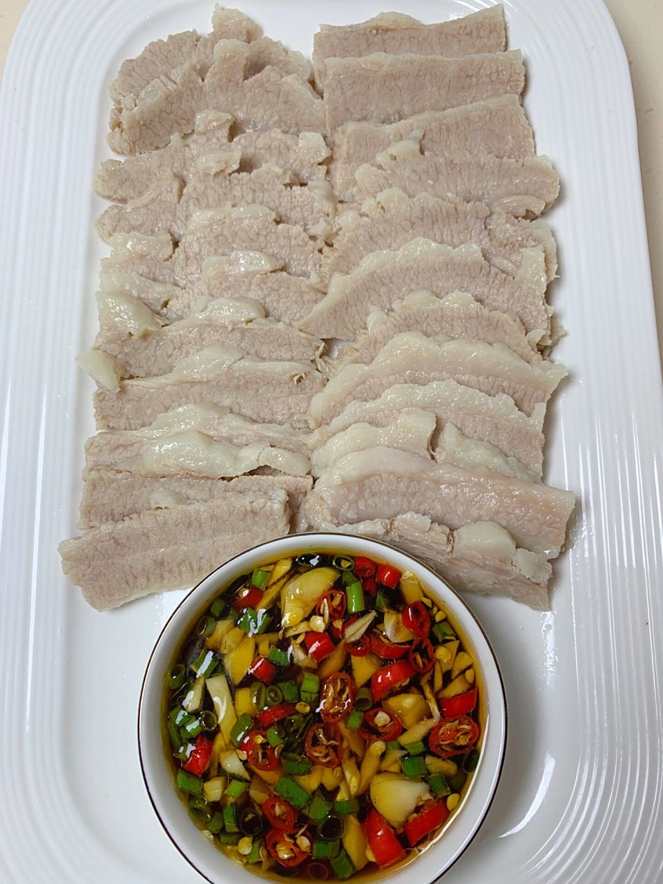 白切猪颈肉,吃起来脆嫩爽口,弹性十足.