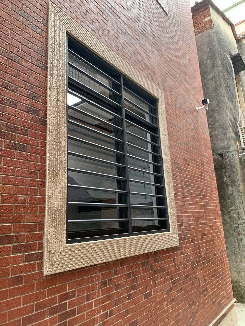 为什么自建房的窗户都要加上防盗网呢?