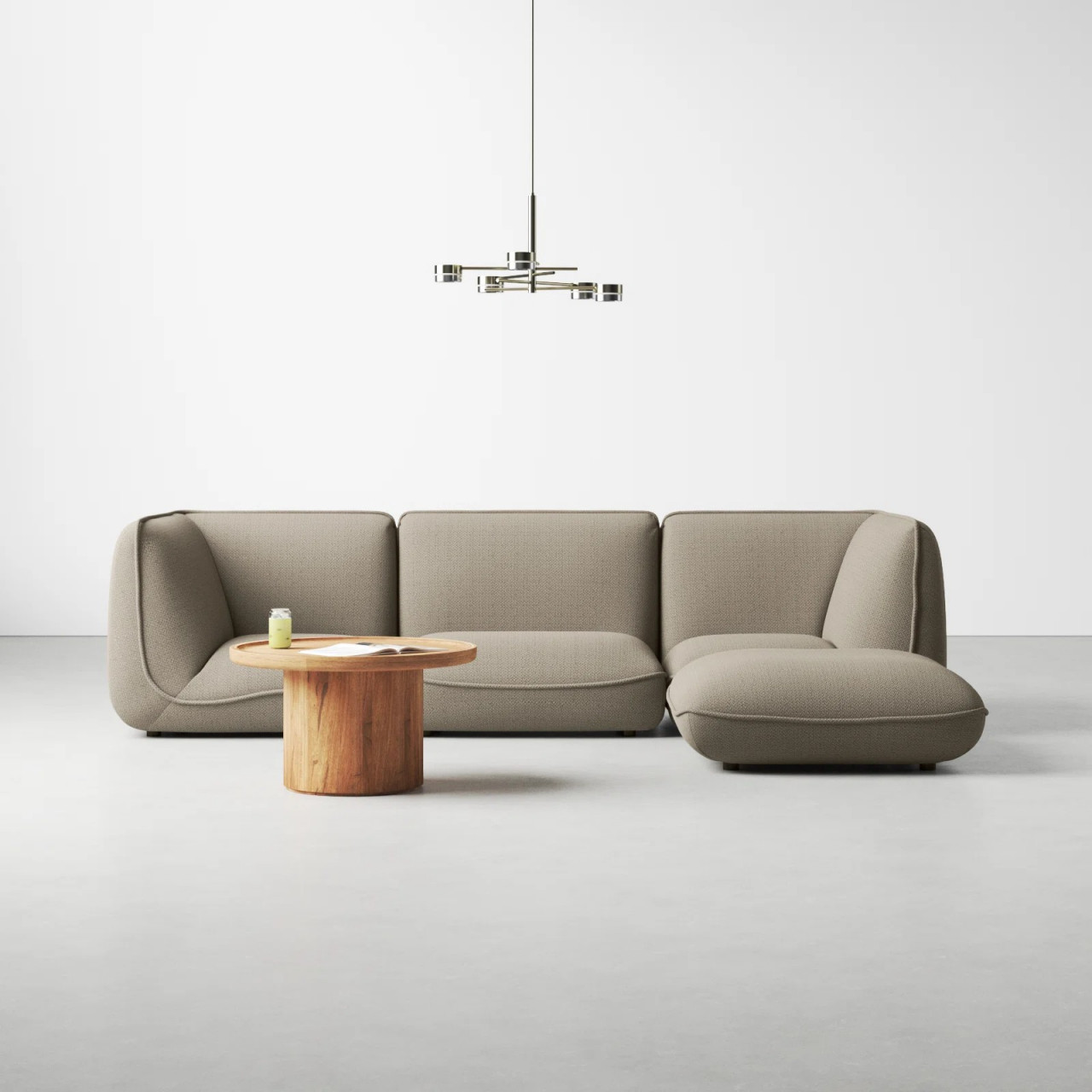 低矮的座椅是这款现代时尚模块化沙发的最大特点.