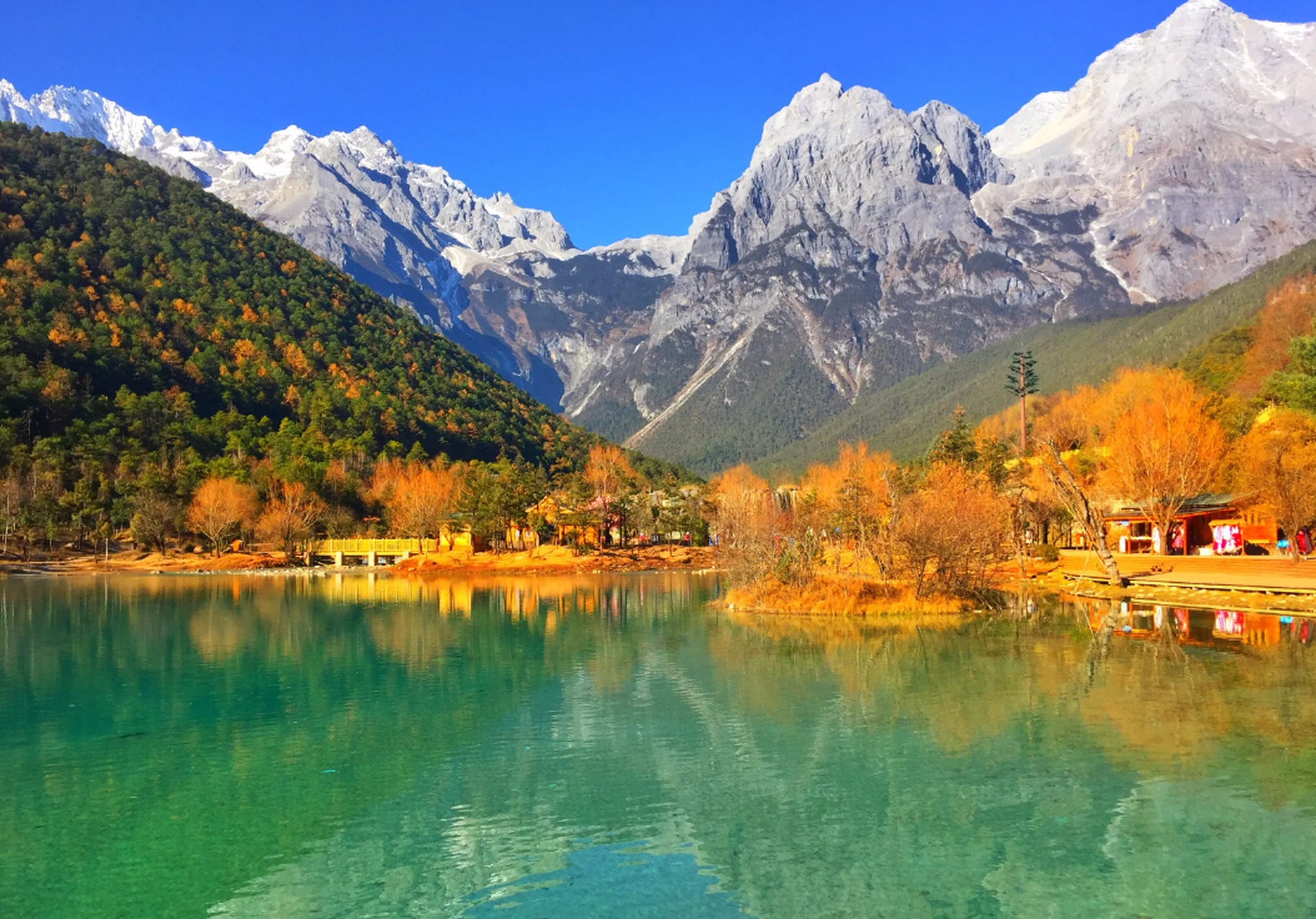 城市大玩家#蓝月谷,位于云南省丽江,俗称"白水河",以其巍峨壮美的