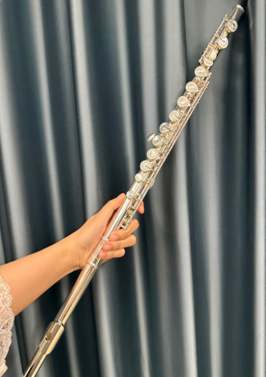 长笛,这款优雅的乐器,以其独特的音色和表现力,总能轻易打动人心.