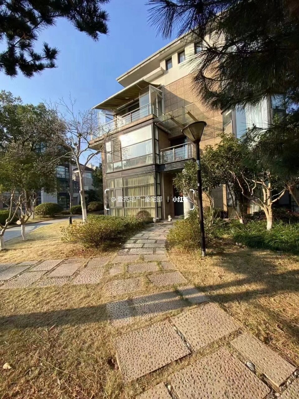 93城隍阁脚下,隐藏着一处人间仙境——中大吴庄独栋别墅93  每当