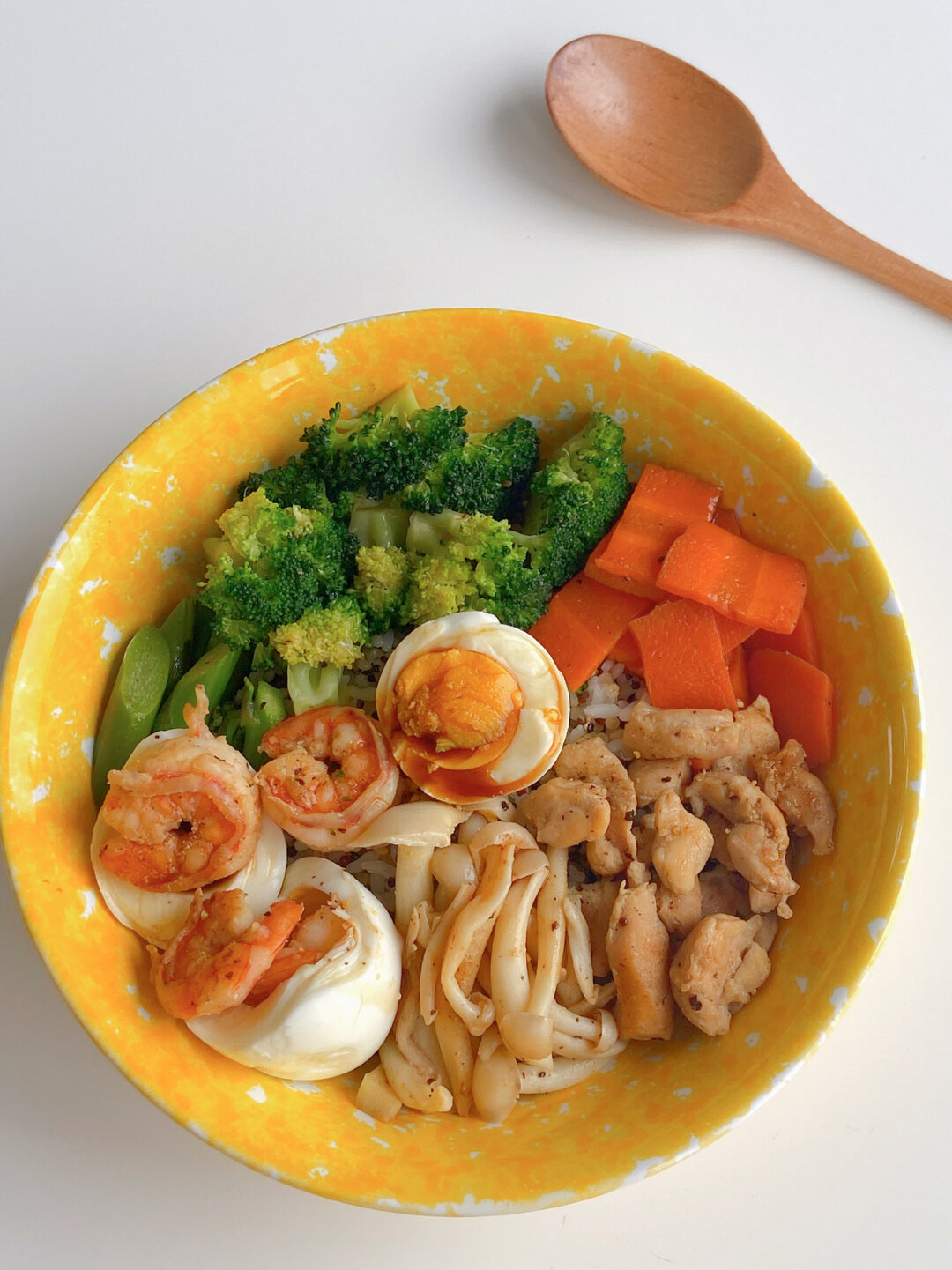 来做尹正焖菜了 因为是午饭吃我还搭配了藜麦饭 同时配了鸡腿肉和