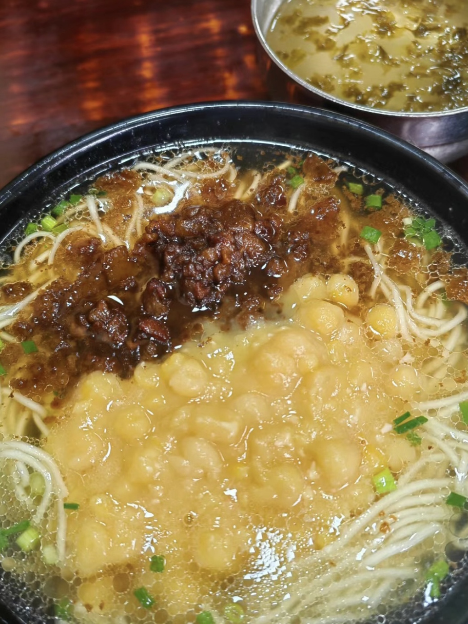 豆汤面好吃的板  就在重湾汇通旁边的中国银行的旁边的泸州叙永豆汤面