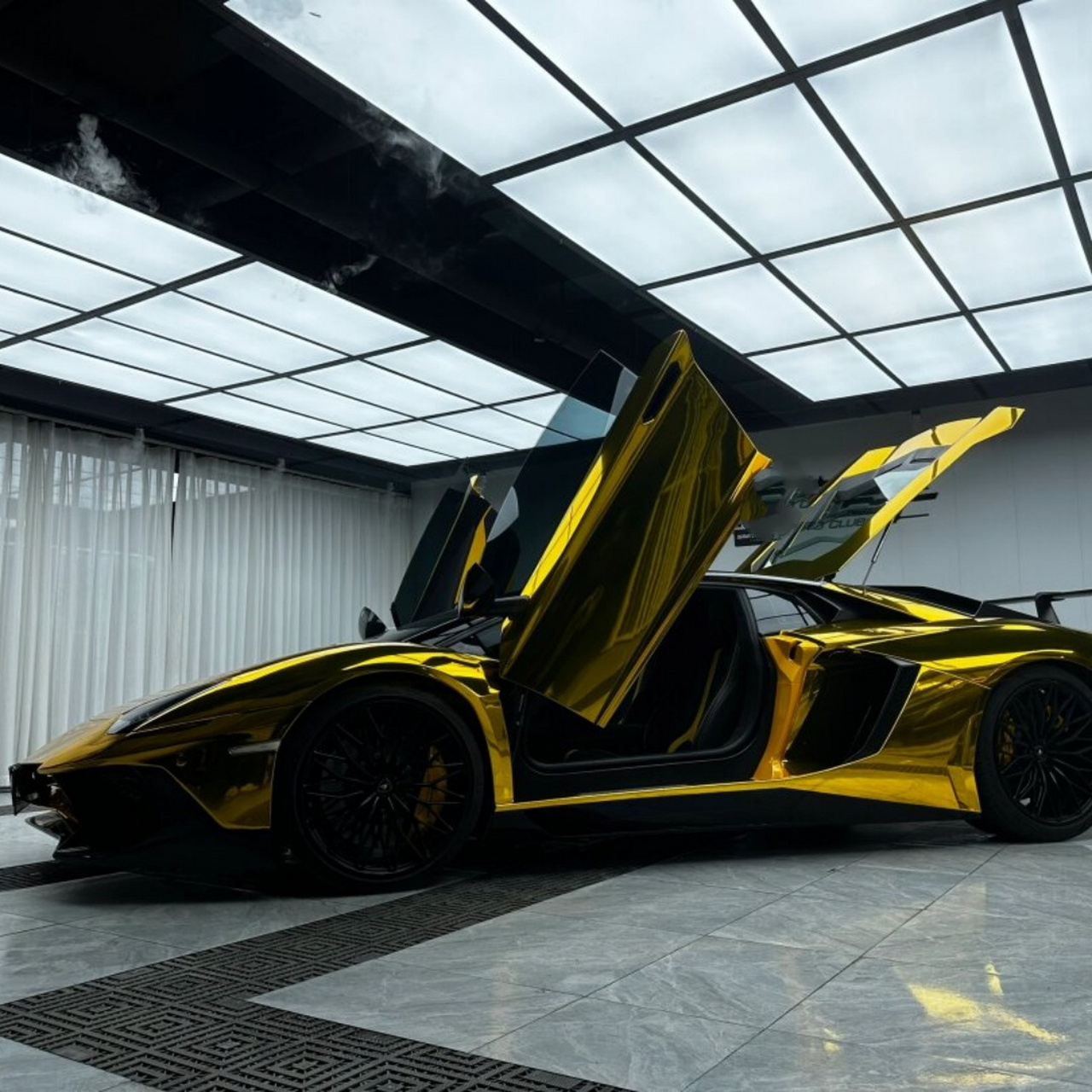 兰博基尼 大牛超超超炫酷改色电镀金  一眼看过去,那满满的土豪感扑面