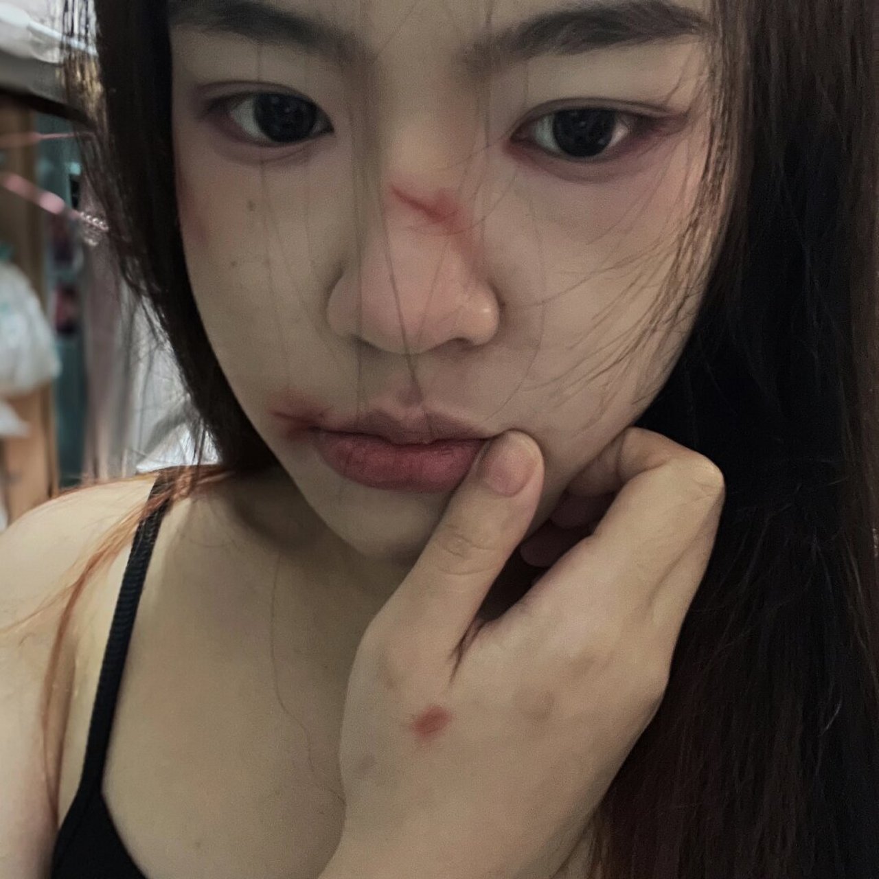 简单易上手的妆容—受伤妆  96这个妆容超级逼真,仿佛真的受伤了一