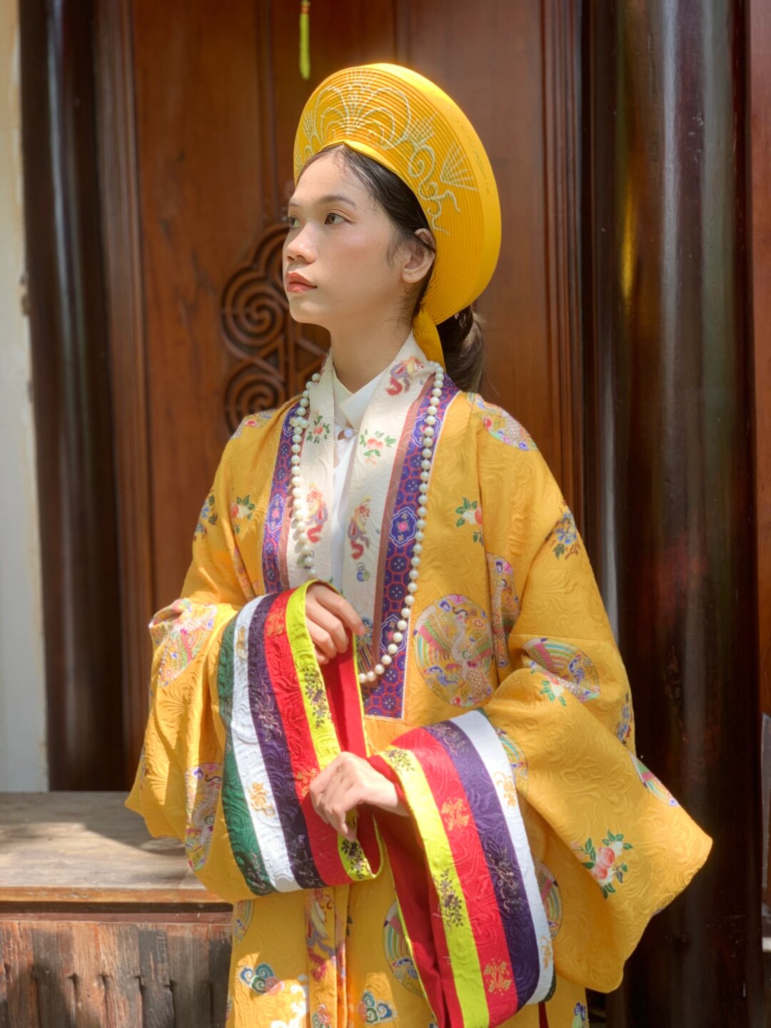 在古代越南,皇家服饰以其独特的设计和精致的工艺