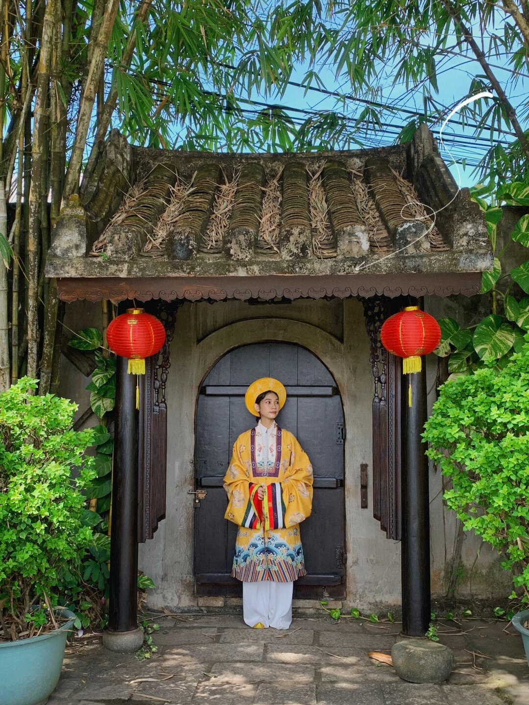 在古代越南,皇家服饰以其独特的设计和精致的工艺