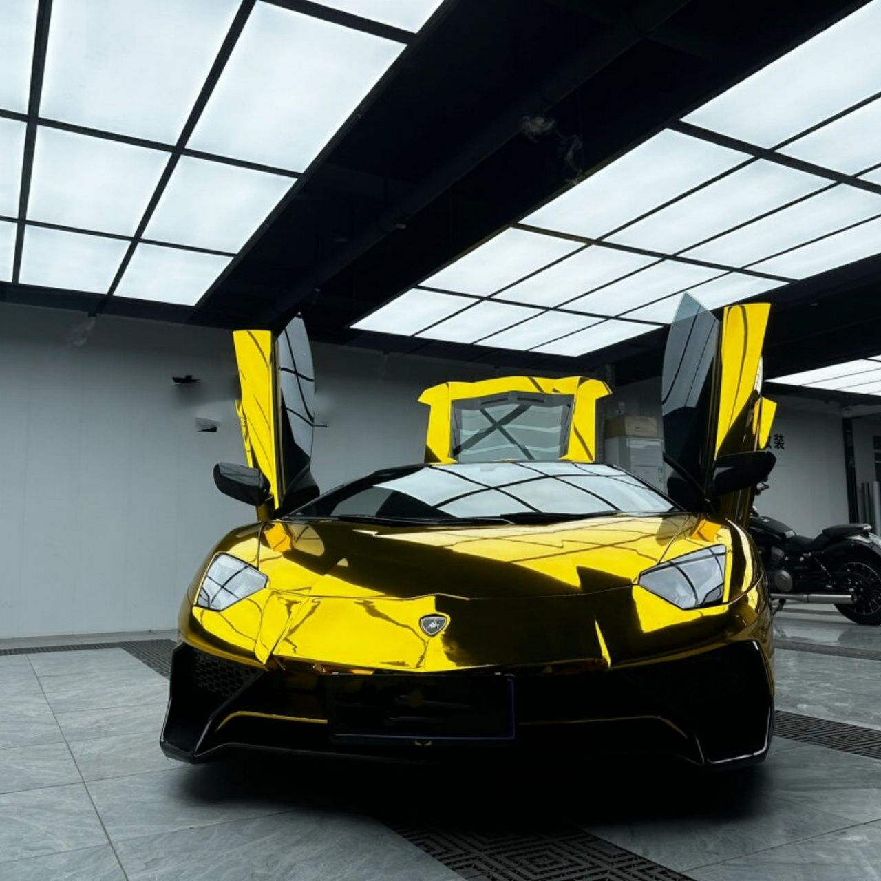 兰博基尼 大牛超超超炫酷改色电镀金  一眼看过去,那满满的土豪感扑面