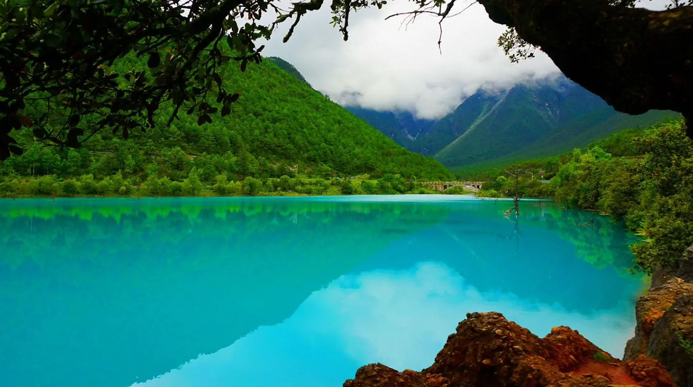 城市大玩家#蓝月谷,位于云南省丽江,俗称"白水河",以其巍峨壮美的