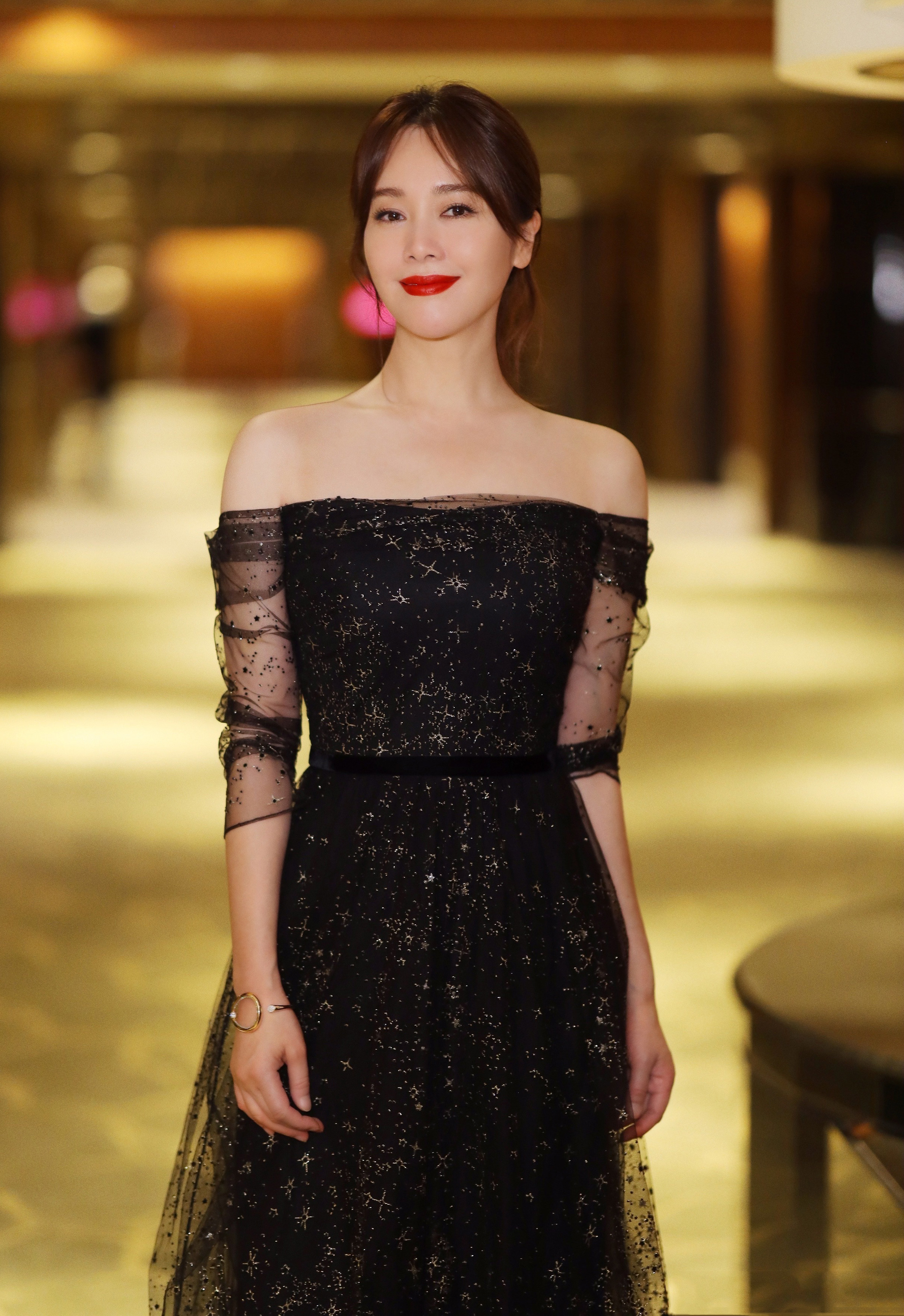 明星美图:左小青,花容月貌,妩媚动人