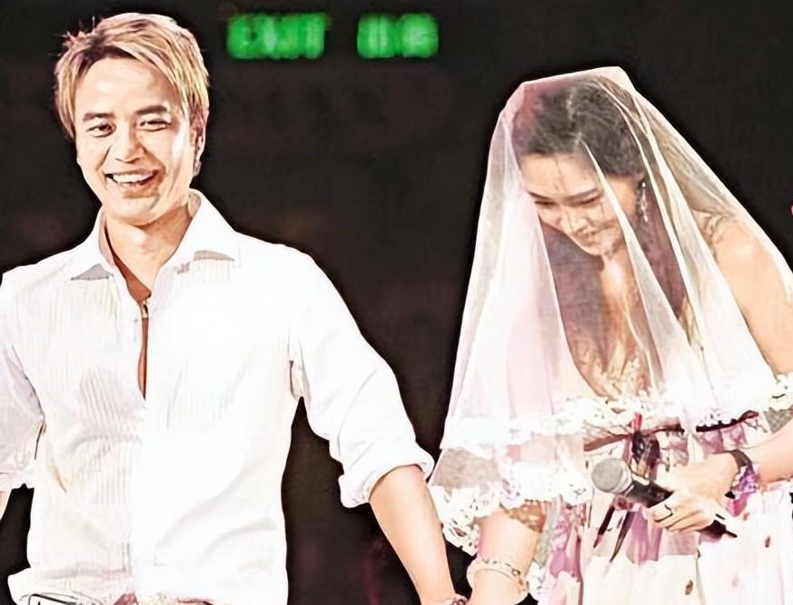 李克勤和港姐卢淑仪婚礼照,天王刘德华当伴郎～新娘子也太美了吧