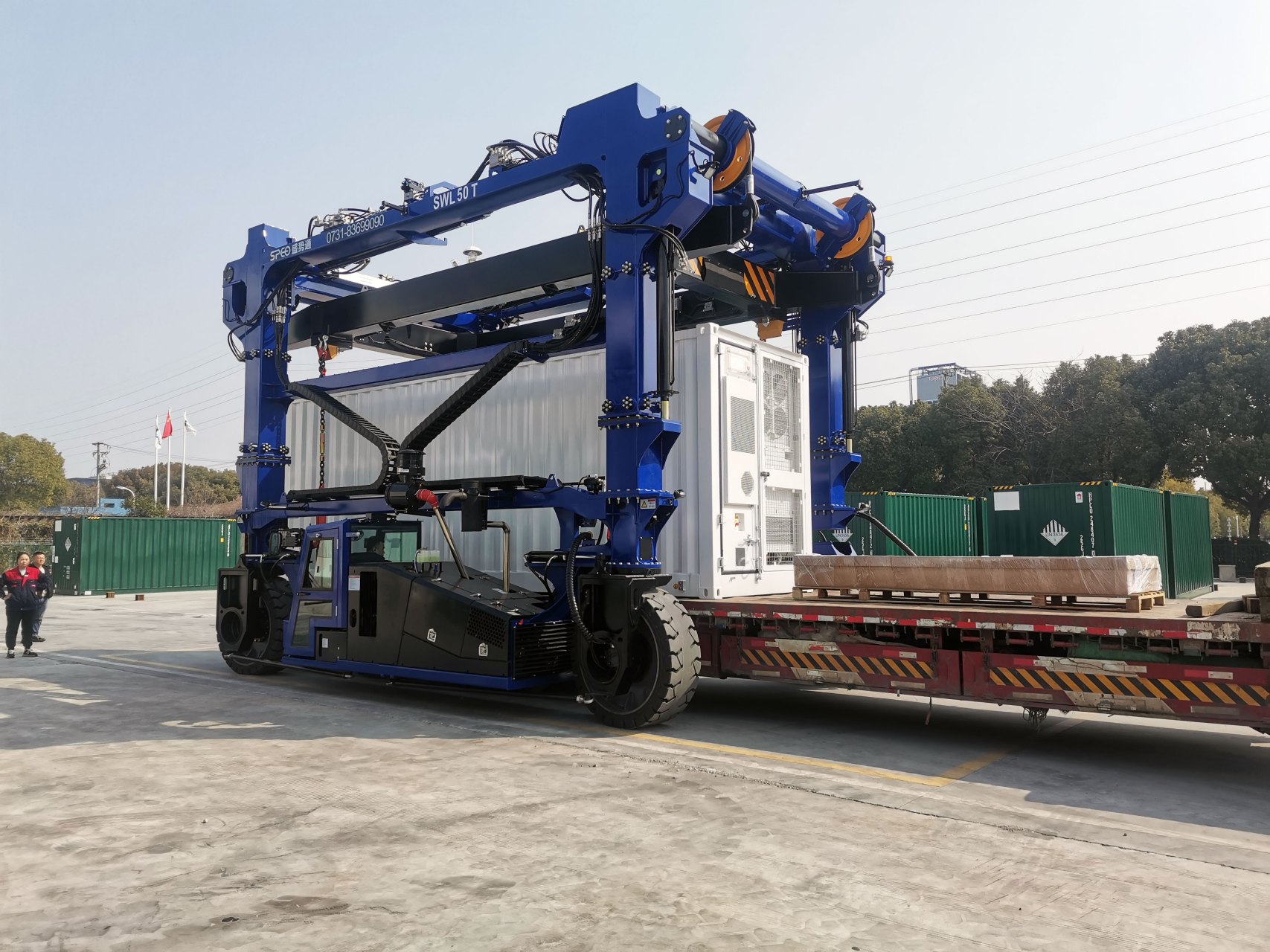 集装箱跨运车,港口装卸集装箱的高效利器!