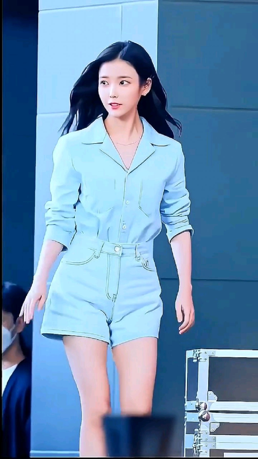 好漂亮的女孩,走路都带风#女神李知恩 #这谁顶得住啊