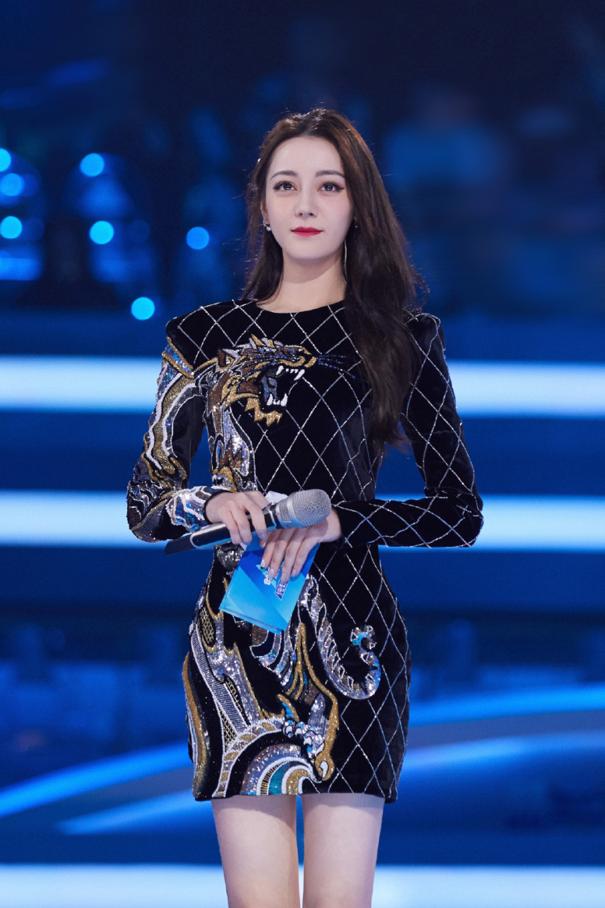 明星故事# 被评为90后四小花旦之一的迪丽热巴 2018年成为了金鹰凳佑