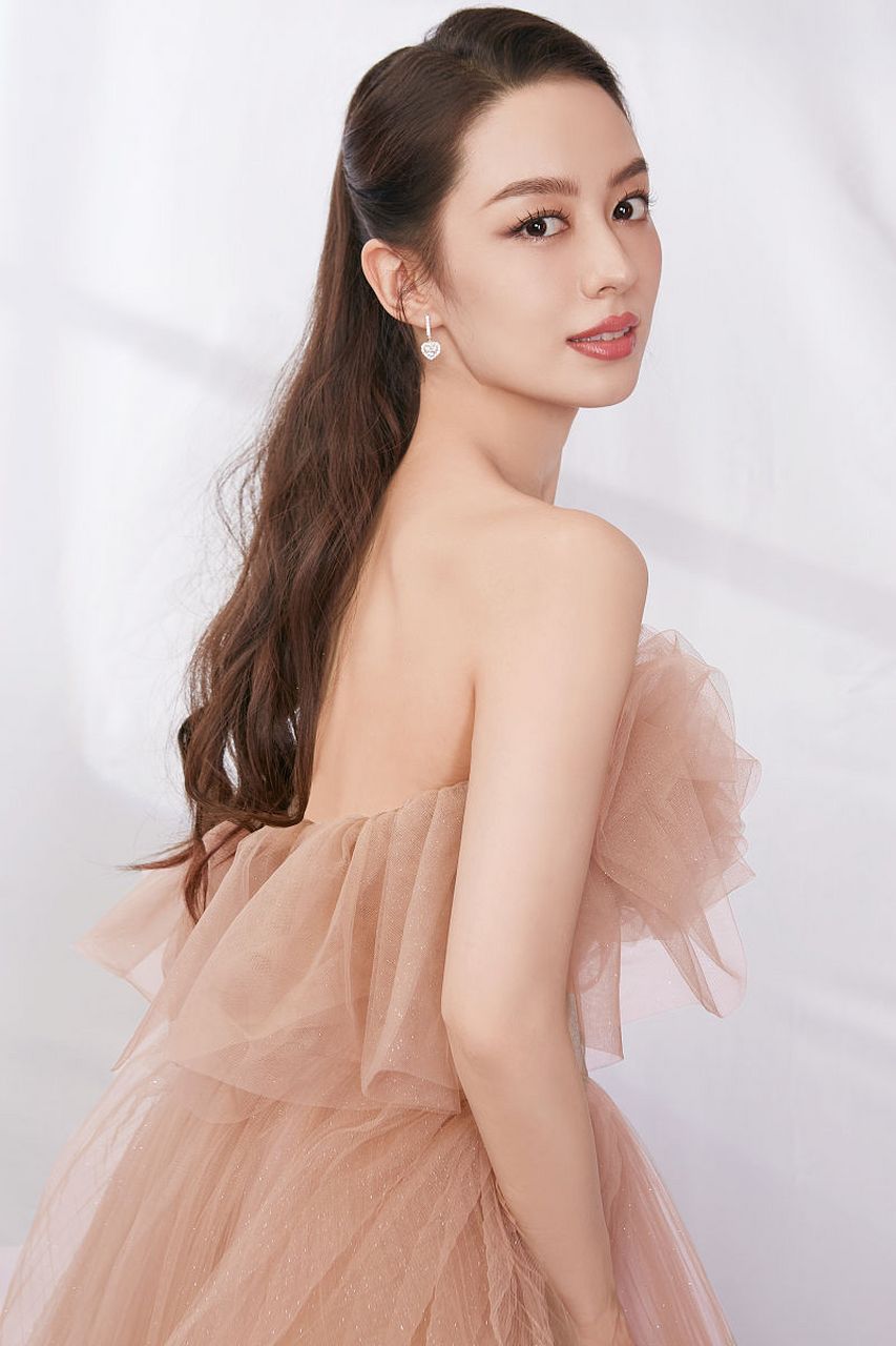 吉娜# #闪耀的女性