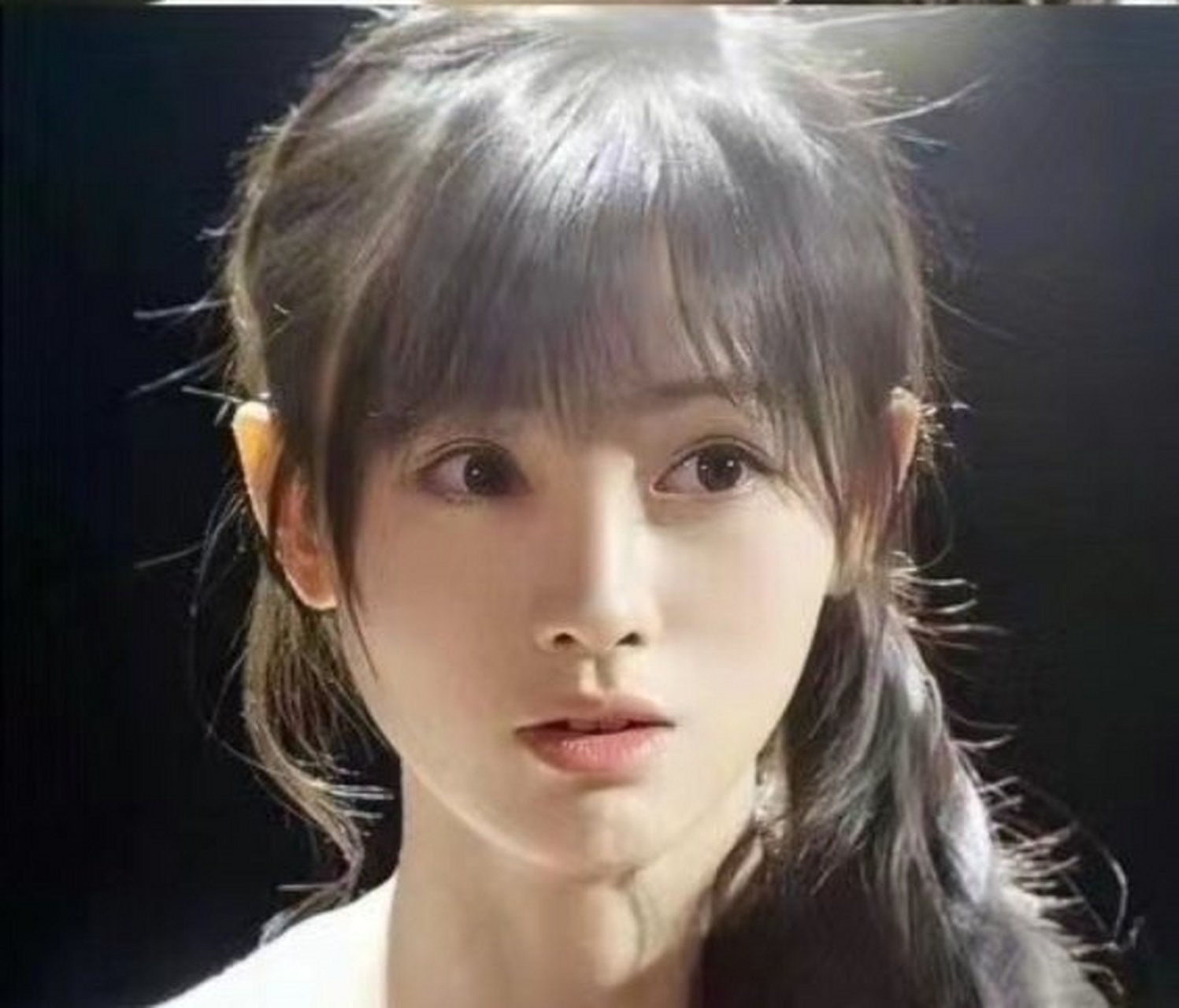 鞠婧祎早期图片,早期的她和现在其实差别不大,依旧很甜美可爱,有一种