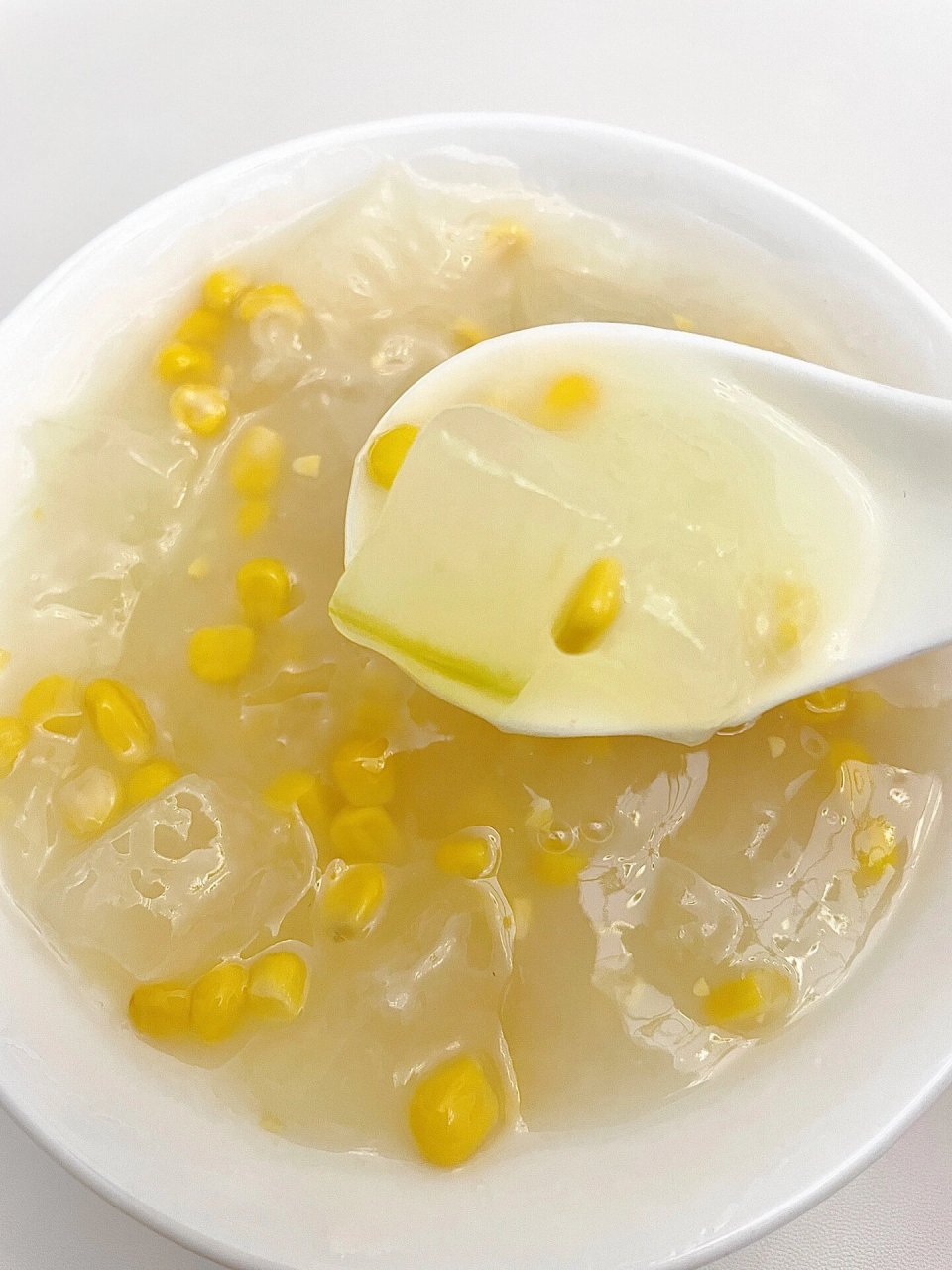 冬瓜玉米甜汤 软软糯糯的冬瓜和香甜的玉米真的是天生绝配 越喝越水灵