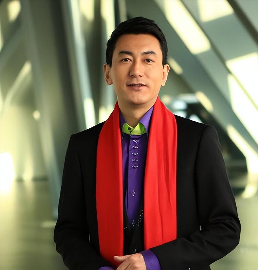 回顾视主持鲁健从草原走出来的当红主播对家乡内蒙古一往情深