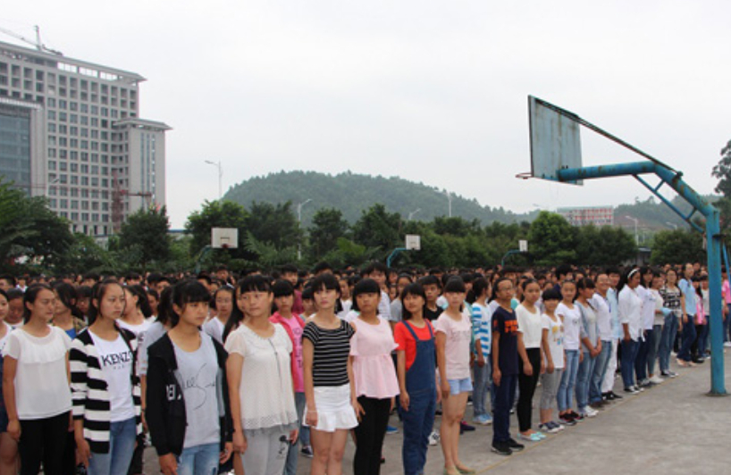 辱骂女生 北京5名未成年少女被判刑》2,澎湃新闻:《中专男生与同学