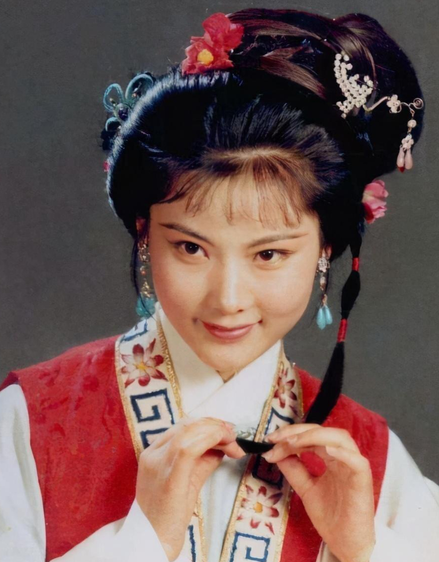 回顾何赛飞:和丈夫丁克10年愁坏婆婆,35岁高龄产子全家乐开怀