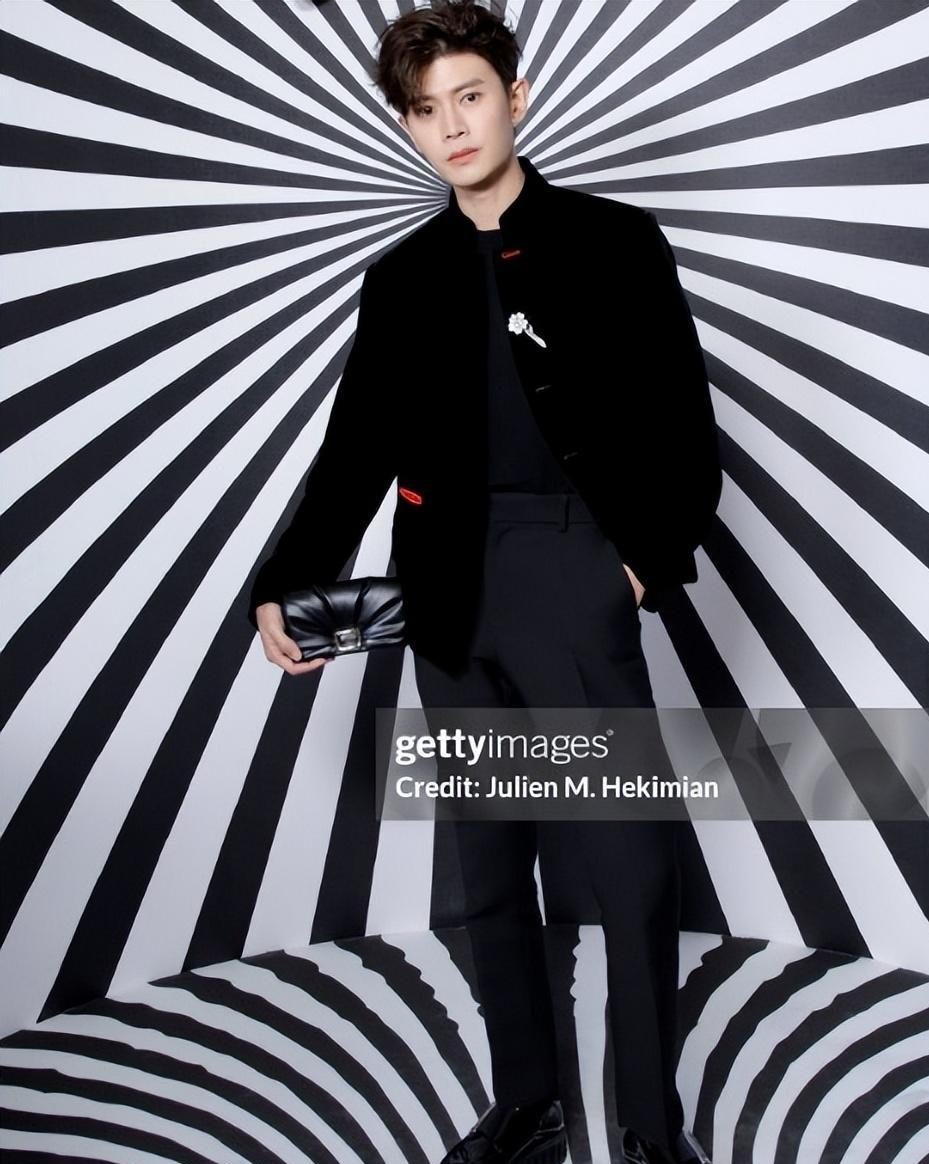 回顾巴黎时装周连续几天依然能在微博热搜榜上