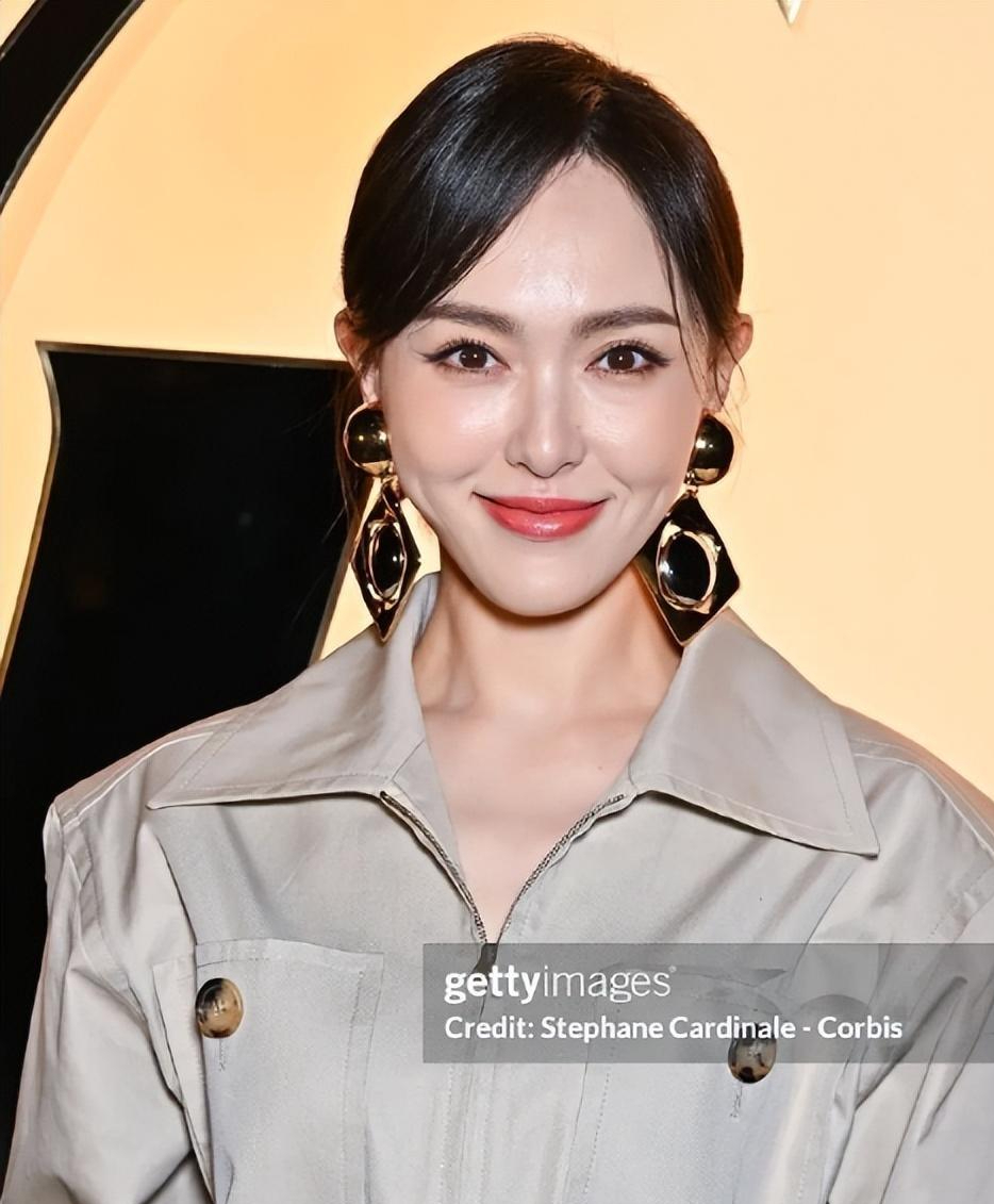 回顾巴黎时装周连续几天依然能在微博热搜榜上