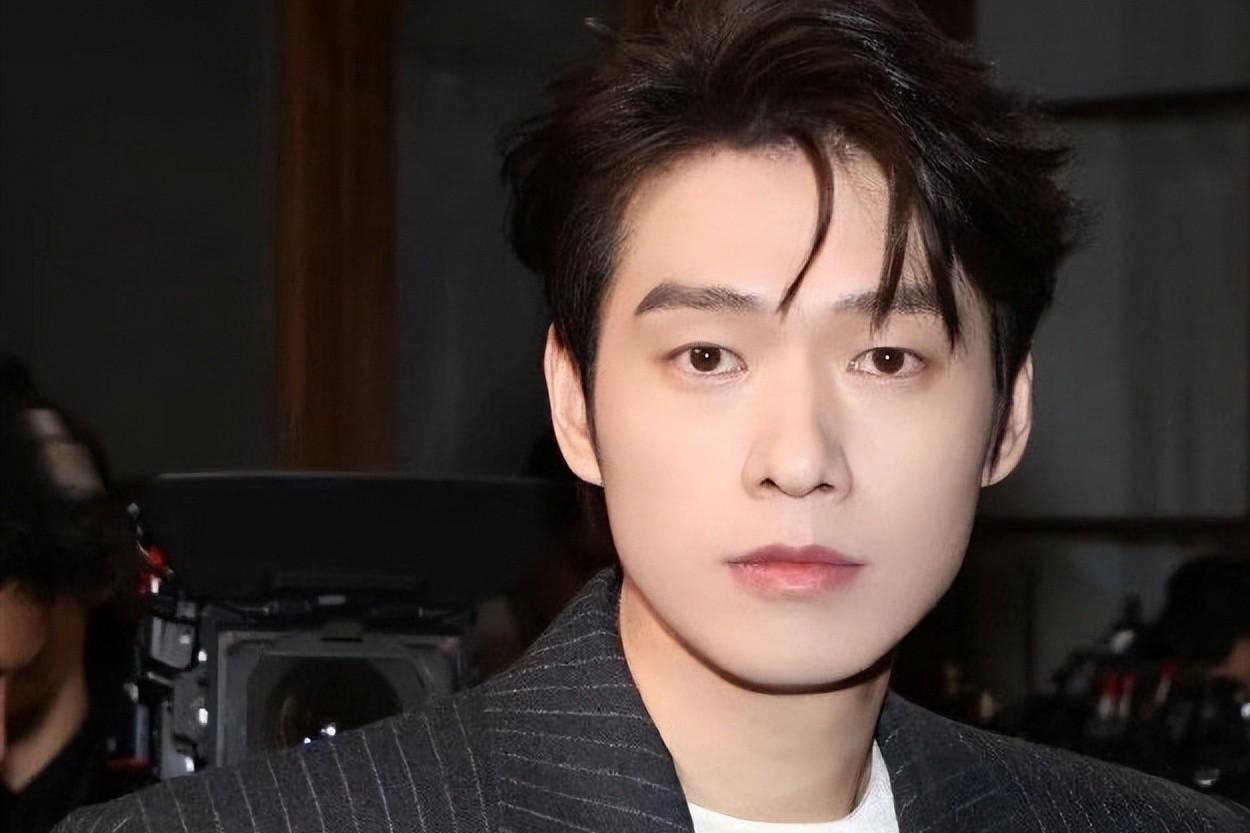 回顾巴黎时装周连续几天依然能在微博热搜榜上