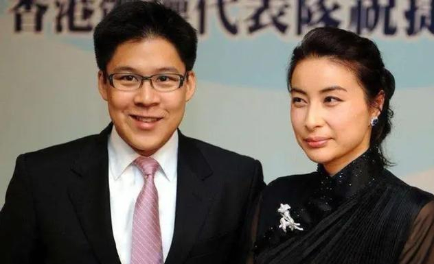 同为霍英东孙子为何霍启刚专一又顾家霍启仁却花心闹出人命