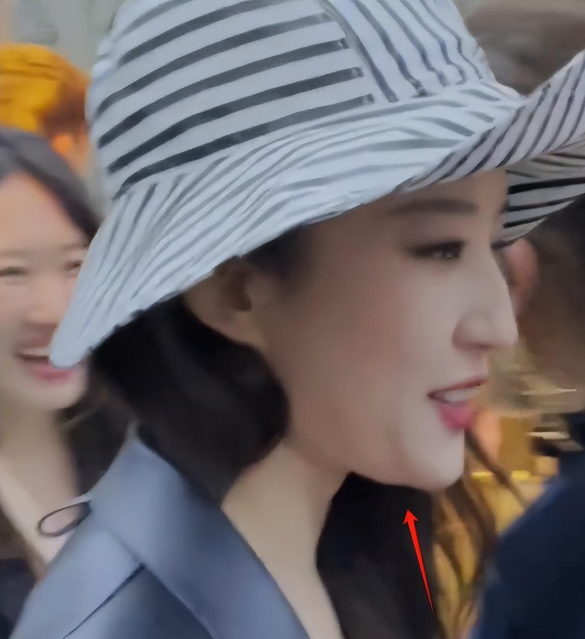 回顾巴黎时装周连续几天依然能在微博热搜榜上