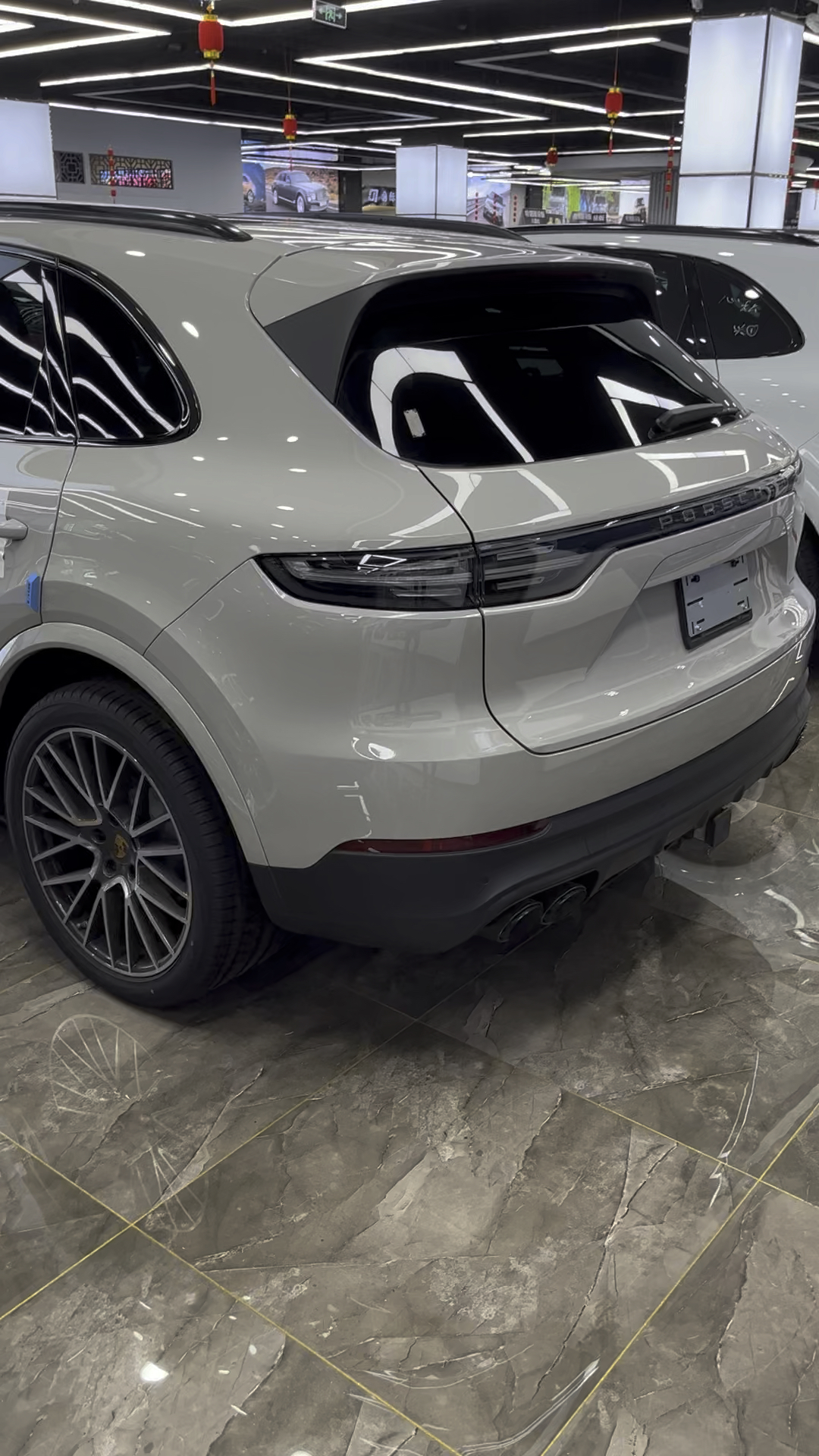 最新一代保时捷卡宴灰色现货