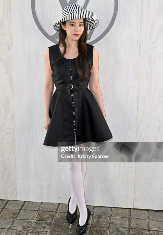 巴黎这一夜杨幂的腿唐嫣的脸都败给了膀大腰粗的刘亦菲