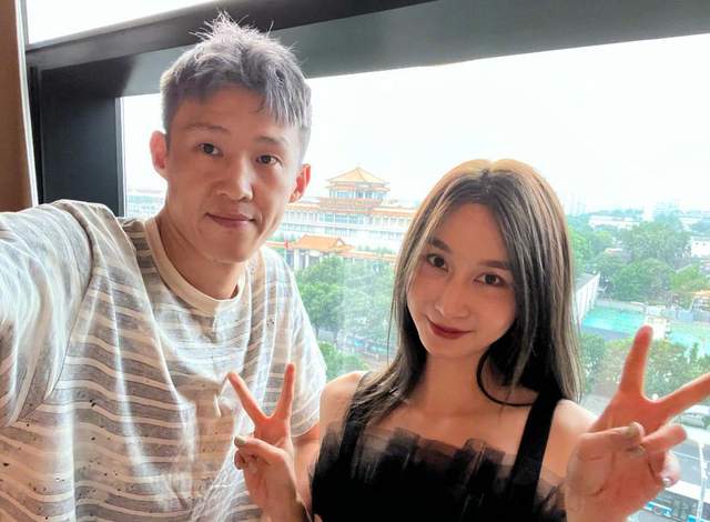 34岁周鹏仍状态火热,妻子刘小美1米88,美艳不可方物