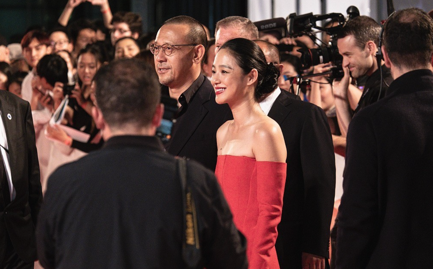 回顾演员周韵婆媳矛盾不断丈夫姜文苦不堪言她化解恩怨