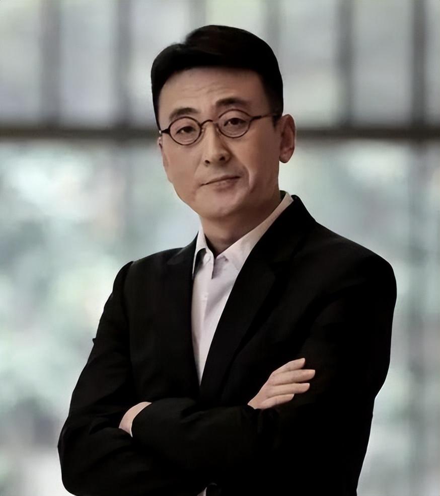 回顾56岁主持人窦文涛:9段恋情至今未婚,他到底在追求什么?