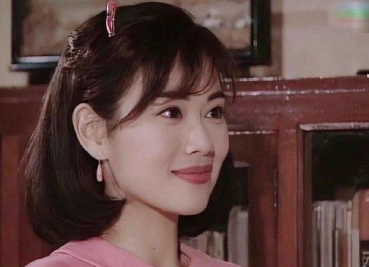 四大天王从刘德华到黎明都给她做过配角,就连"紫霞仙子"朱茵也无法