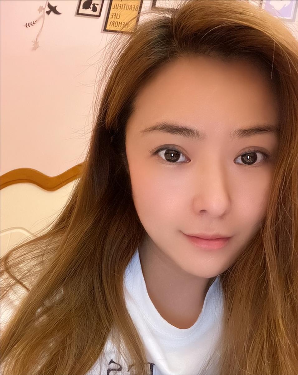 回顾成都43岁女子丧偶后遇见小14岁小男友两人结婚3年拼二胎