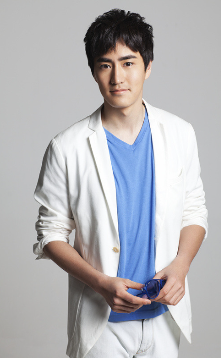 回顾杨立新儿子杨玏35岁仍未婚是父亲的骄傲也是他的心病