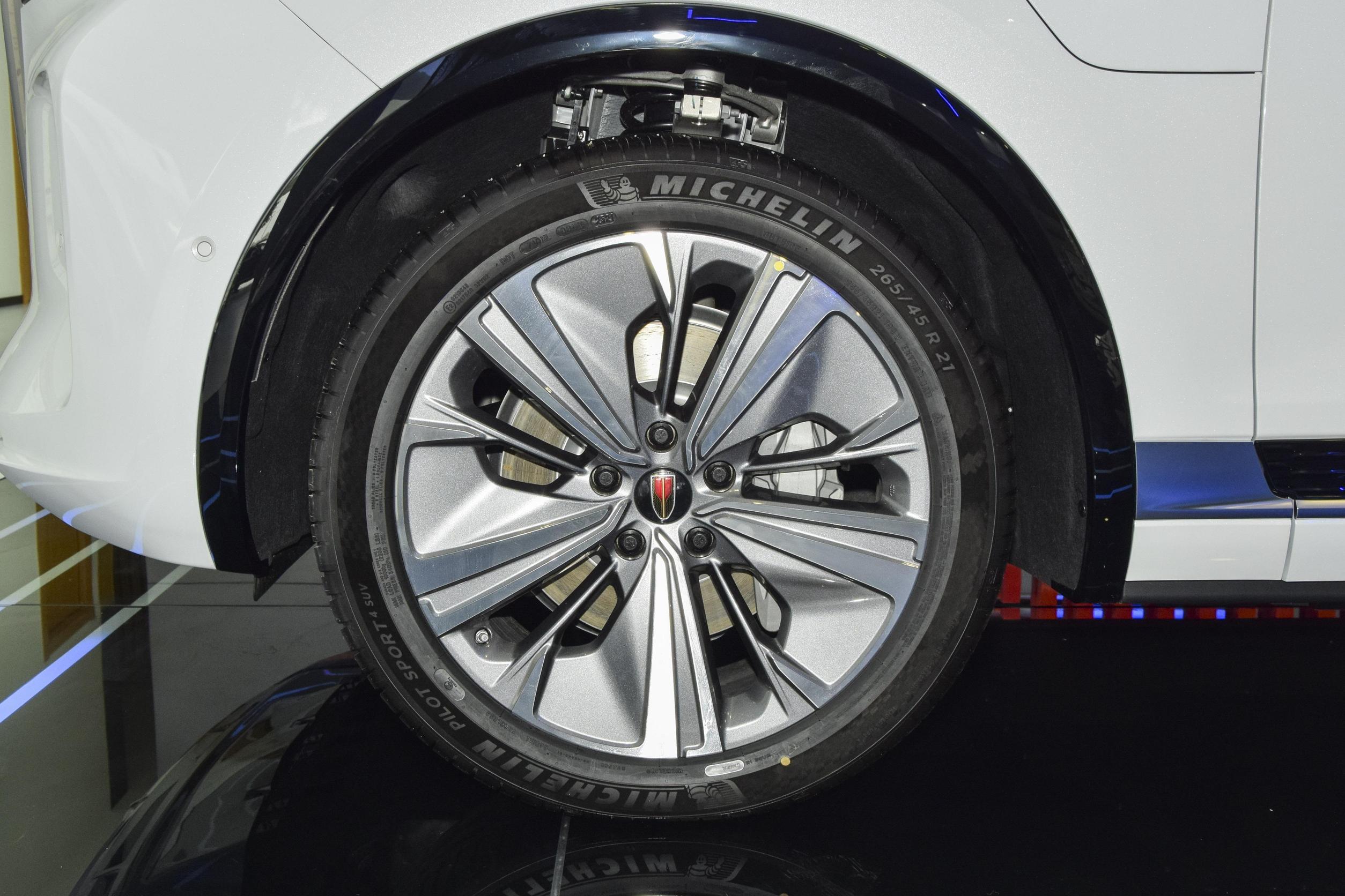 近几年红旗汽车推出的红旗h5,红旗h9,红旗hs5等车型,取得了不错的销量