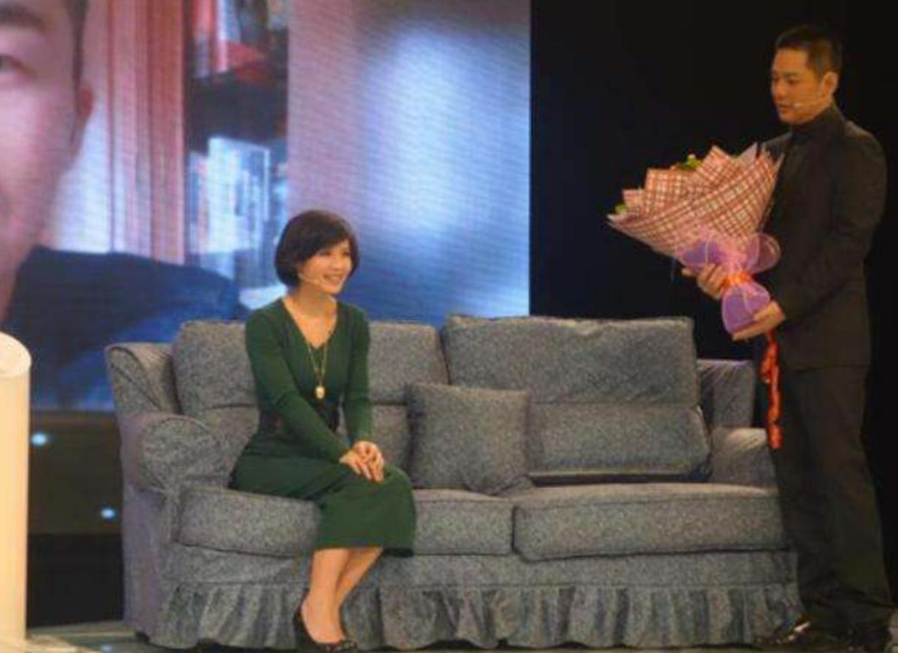 回顾程愫花21年捧红丈夫被抛弃今她完美逆袭而前夫查无此人