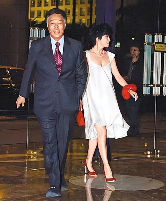 回顾林心如闺蜜成豪门阔太连生3胎还想给70岁的郭台铭拼4胎