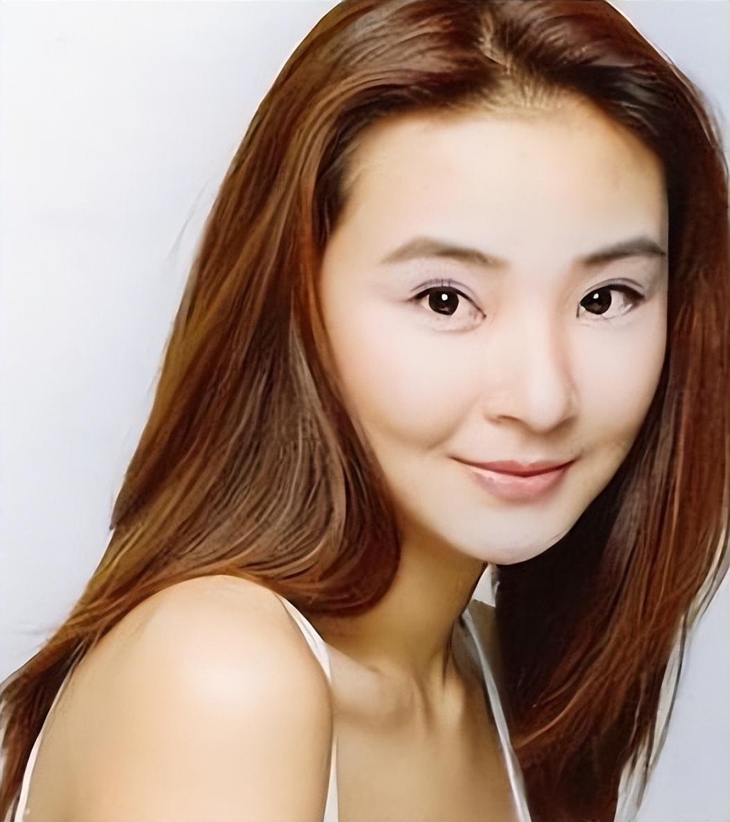 回顾钱琳琳二婚带儿子嫁小6岁张译婚后却选择丁克她幸福吗