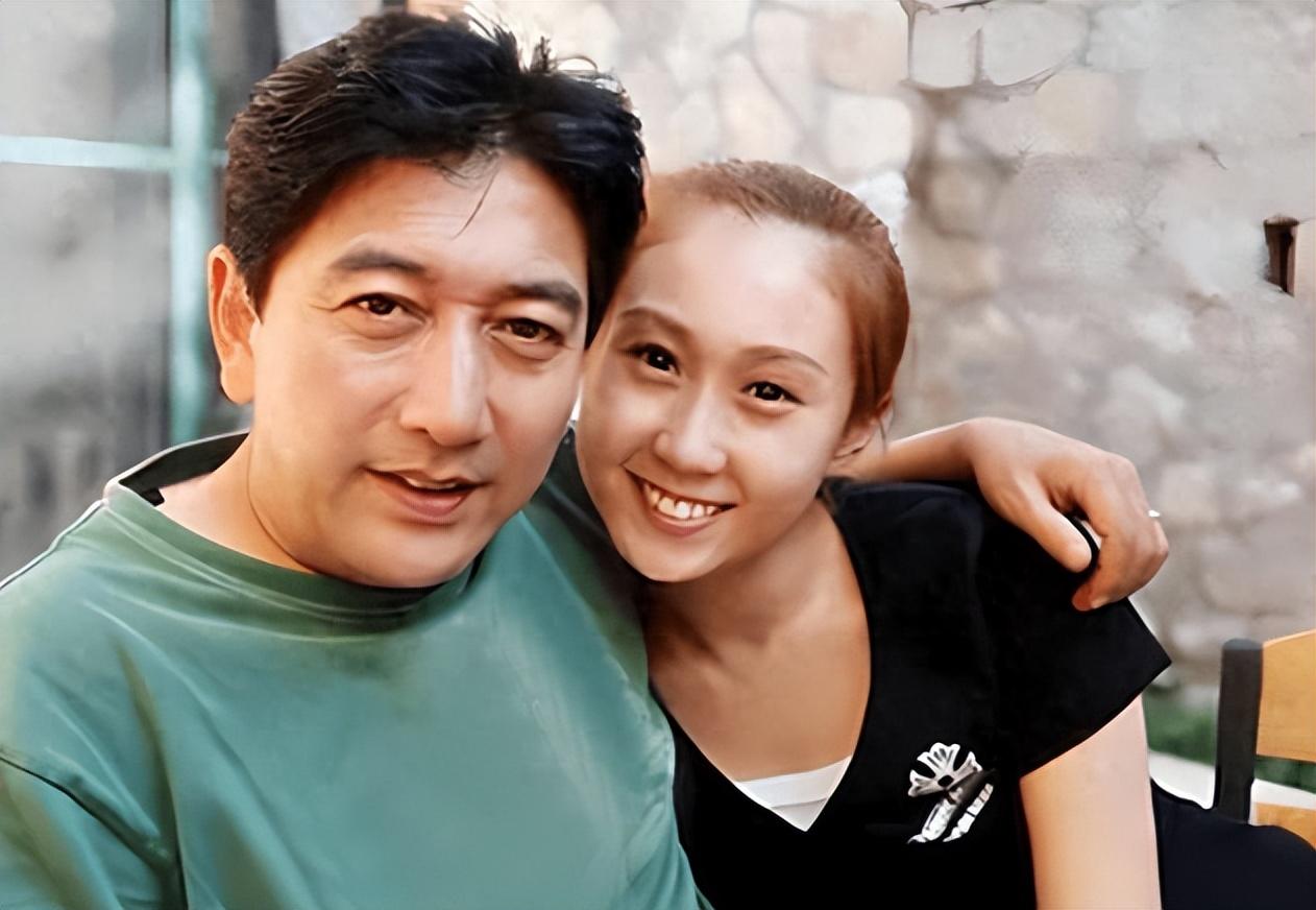 回顾水亦诗30岁离开央视被网友称为播二代将成为带货主播