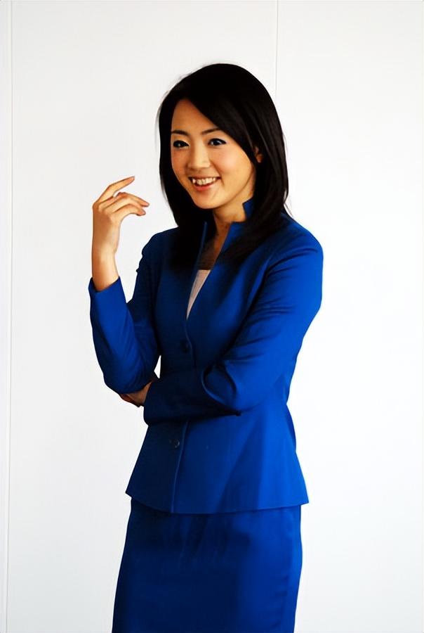 回顾气象一姐杨丹与丈夫丁克15年后40岁高龄产子一家三口乐开怀