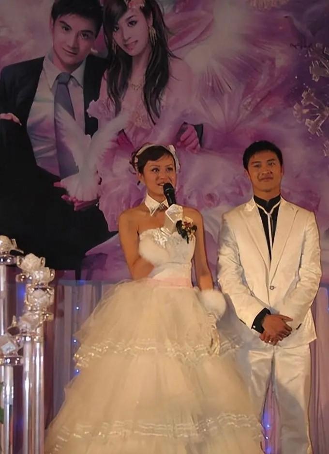 回顾叶一茜23岁嫁给田亮结婚15年儿女双全今成富豪婆婆认可