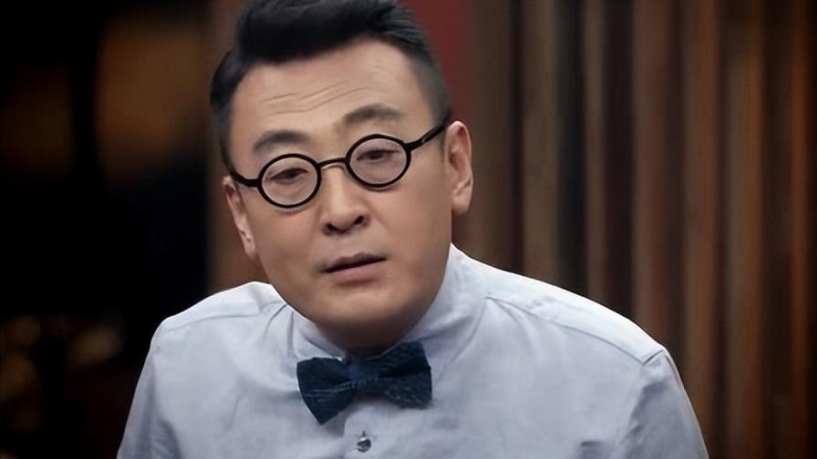 虽然窦文涛主持过不少节目,也得过不少奖,但对于主持人来说,他还是