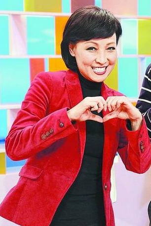 回顾王美华18岁时为钱嫁曾志伟为何在连生两胎后选择了净身出户