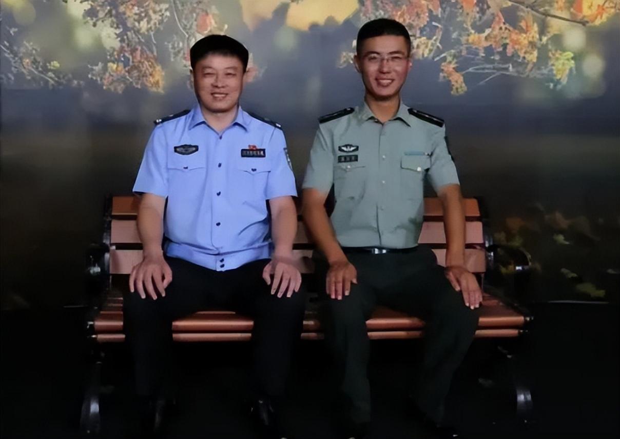 少年叫做强天林,发生地震的那年他才14岁,是四川青川县一名初二的学生